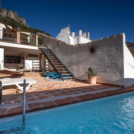 Вілла Eagles Nest - Massive Townhouse With Pool With Outstanding Views Альгодоналес Екстер'єр фото