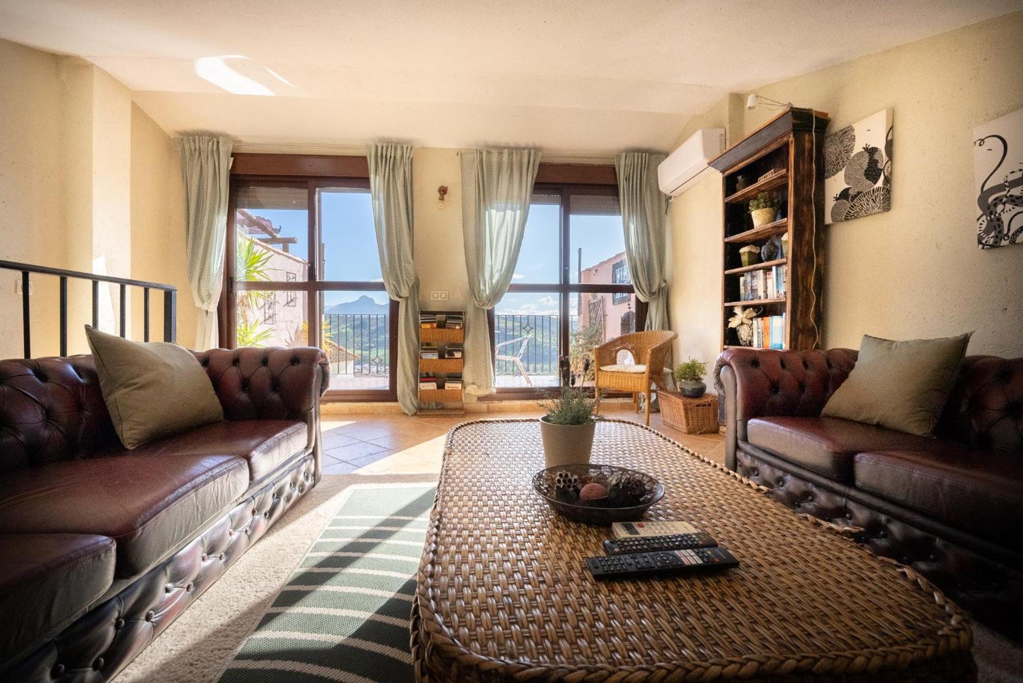 Вілла Eagles Nest - Massive Townhouse With Pool With Outstanding Views Альгодоналес Екстер'єр фото